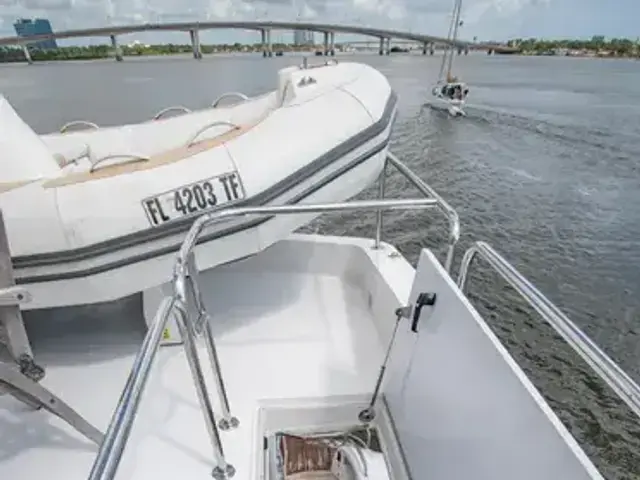 Hatteras 80 Enclosed Bridge Skylounge