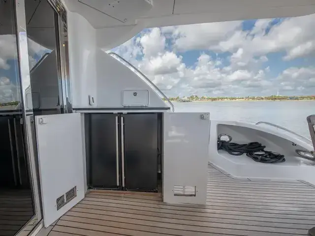 Hatteras 80 Enclosed Bridge Skylounge