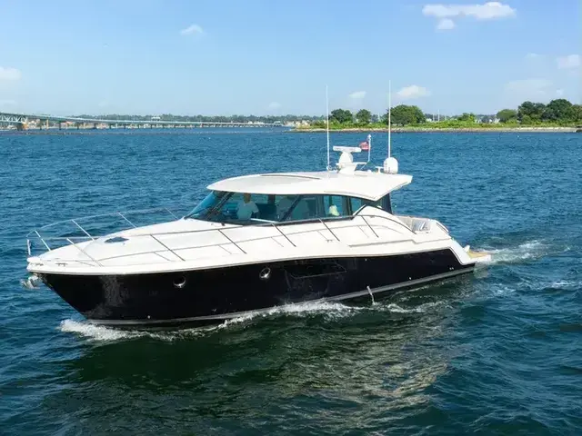 Tiara Yachts 44 Coupe