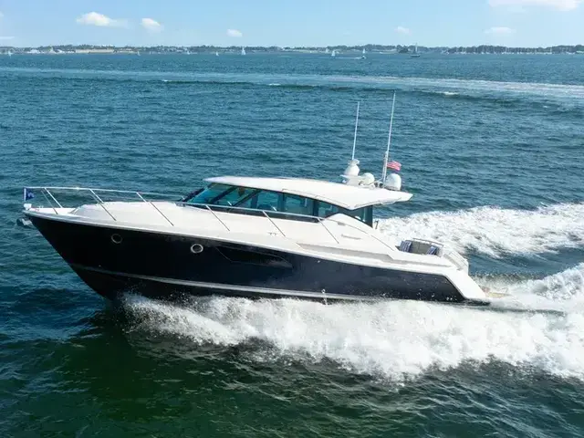 Tiara Yachts 44 Coupe