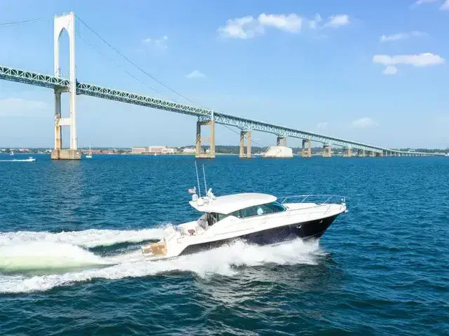 Tiara Yachts 44 Coupe