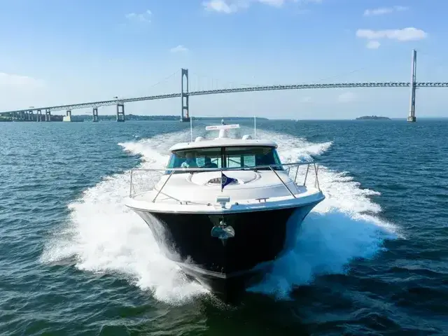 Tiara Yachts 44 Coupe