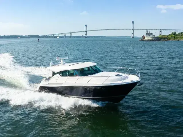 Tiara Yachts 44 Coupe