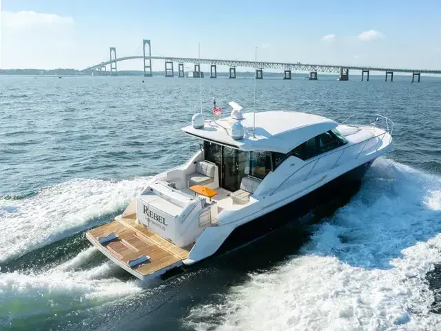 Tiara Yachts 44 Coupe