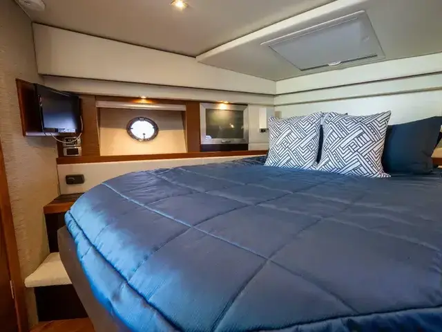 Tiara Yachts 44 Coupe