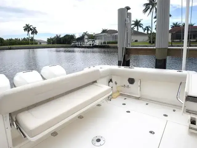 Boston Whaler Defiance 34