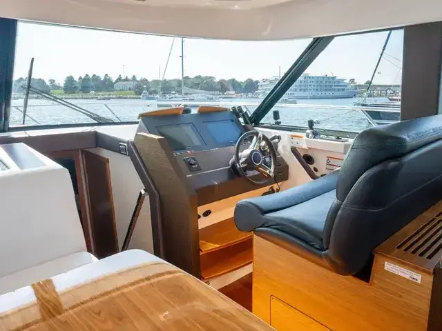 Tiara Yachts 44 Coupe