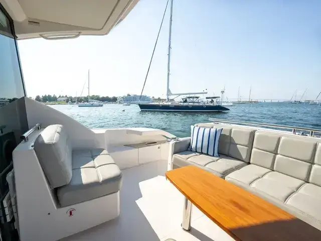 Tiara Yachts 44 Coupe