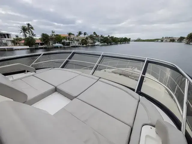 Sea Ray 590 Fly Bridge