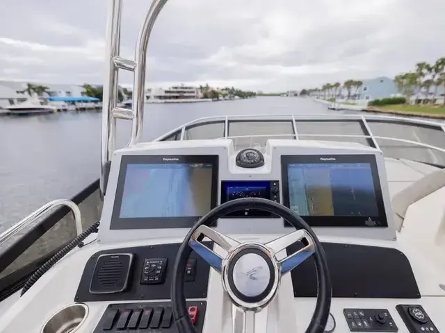 Sea Ray 590 Fly Bridge