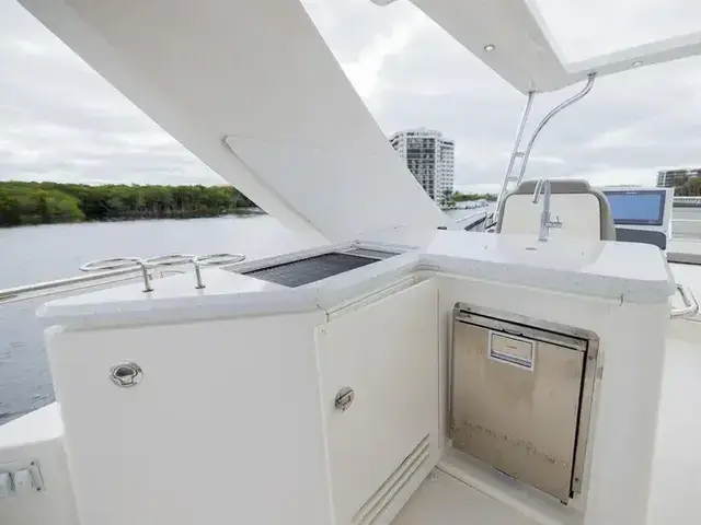 Sea Ray 590 Fly Bridge