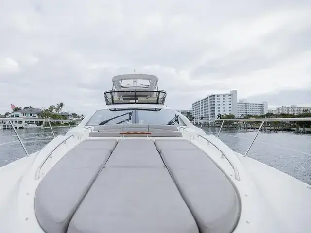 Sea Ray 590 Fly Bridge