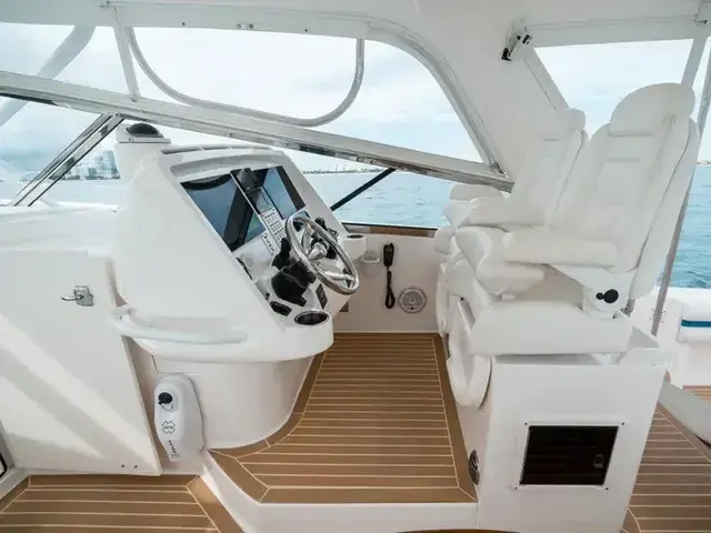 Intrepid 475 Sport Yacht