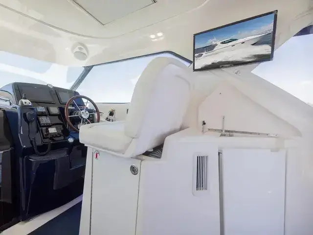 Tiara Yachts 43 Sovran