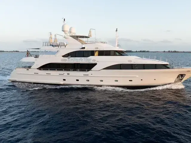 Benetti Classic 121