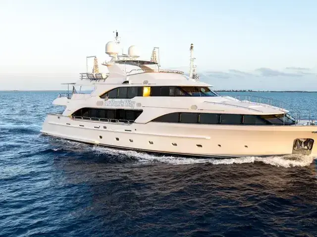 Benetti Classic 121