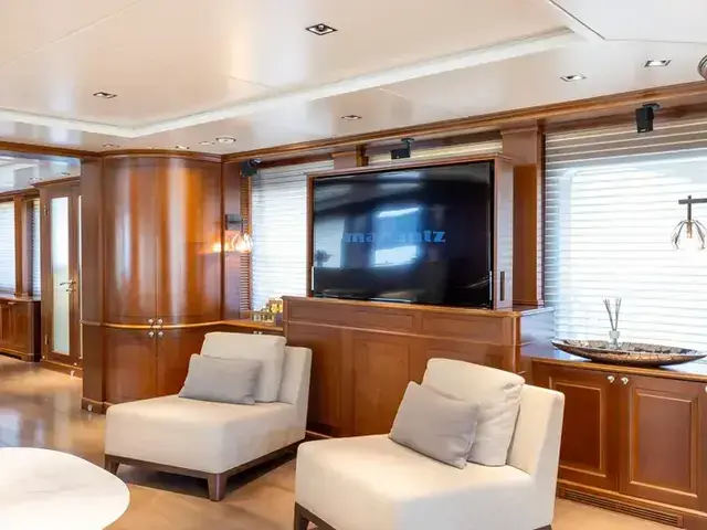 Benetti Classic 121