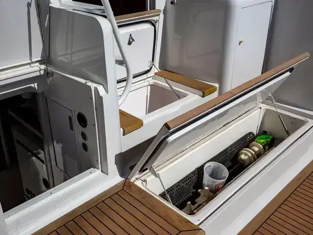 Viking Yachts 65 Enclosed