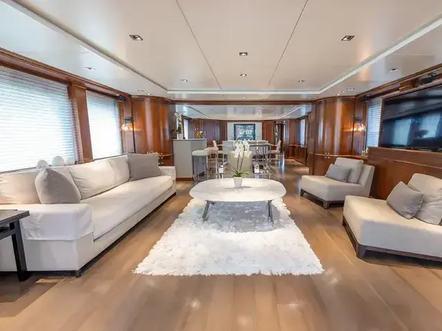 Benetti Classic 121