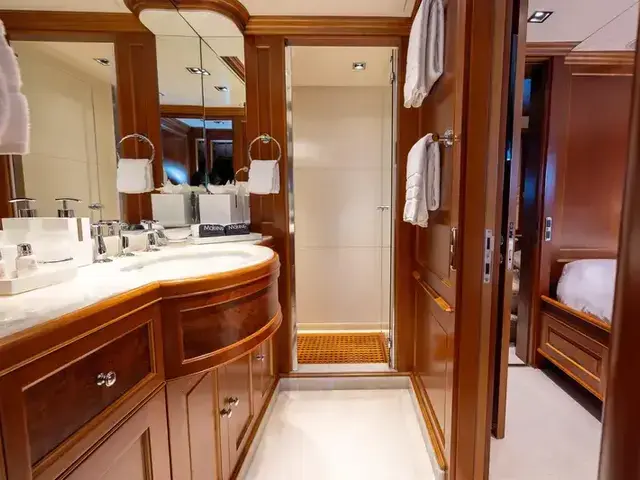 Benetti Classic 121