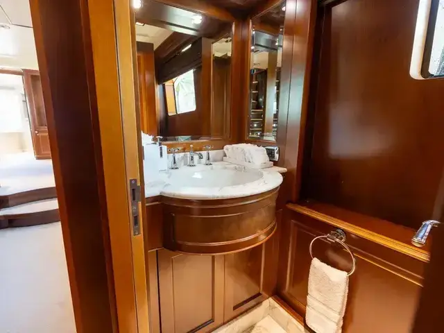 Benetti Classic 121