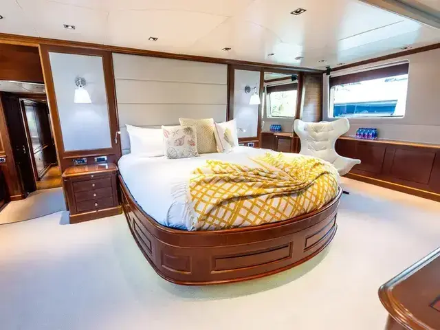 Benetti Classic 121