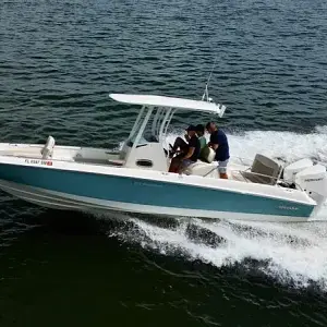 2019 Boston Whaler 27 Vantage