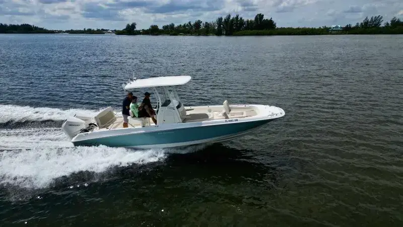 2019 Boston Whaler 27 vantage