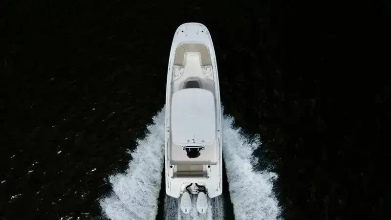 2019 Boston Whaler 27 vantage