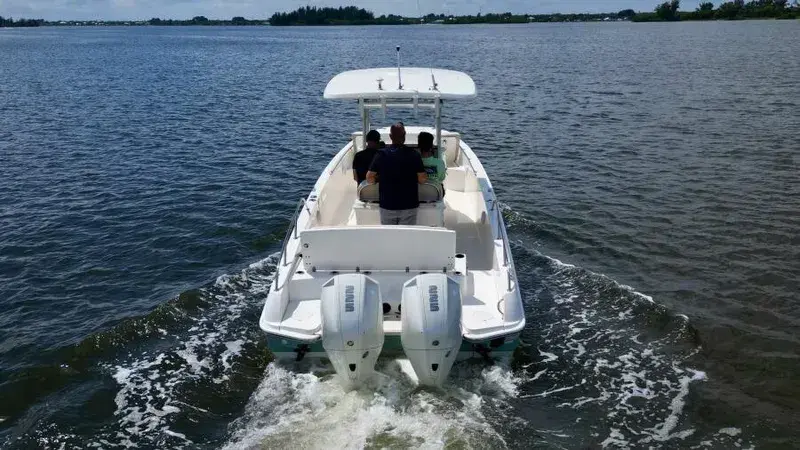 2019 Boston Whaler 27 vantage