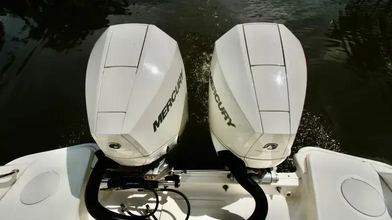 2019 Boston Whaler 27 vantage