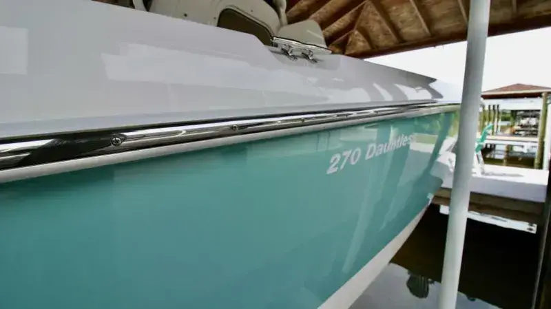 2019 Boston Whaler 27 vantage