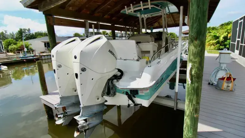 2019 Boston Whaler 27 vantage