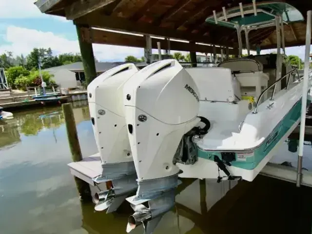 Boston Whaler 27 Vantage