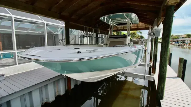 2019 Boston Whaler 27 vantage