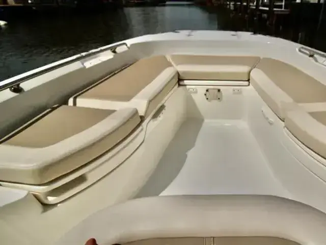 Boston Whaler 27 Vantage