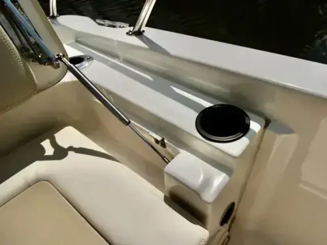 Boston Whaler 27 Vantage