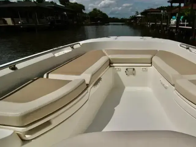 Boston Whaler 27 Vantage