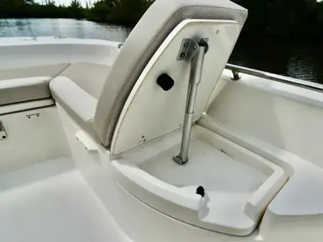 Boston Whaler 27 Vantage