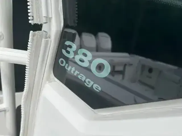 Boston Whaler 38 Outrage