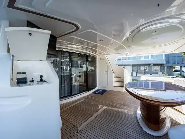 Ferretti Yachts 94