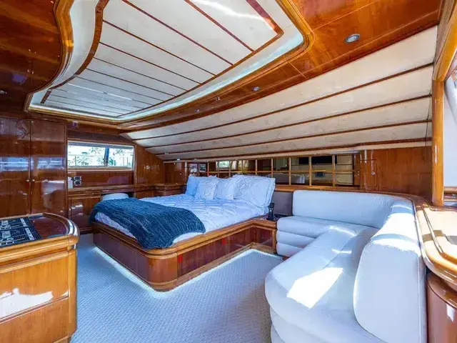 Ferretti Yachts 94