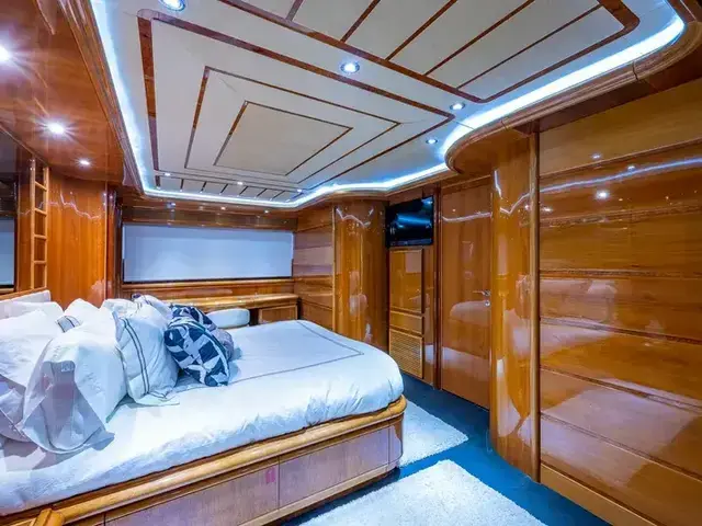 Ferretti Yachts 94