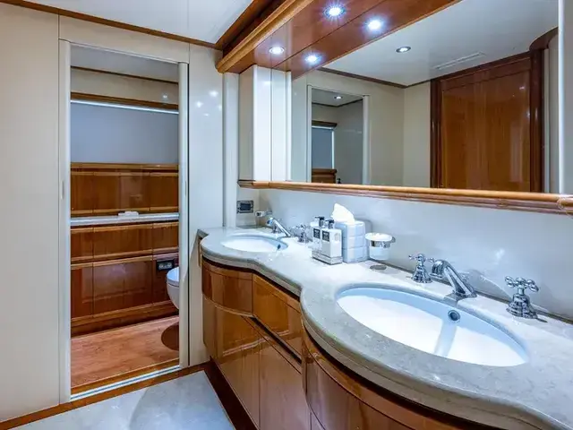 Ferretti Yachts 94