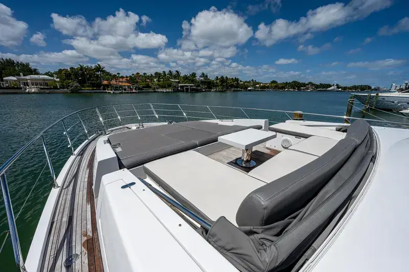 2016 Azimut 72