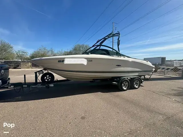 Sea Ray 230 Signature