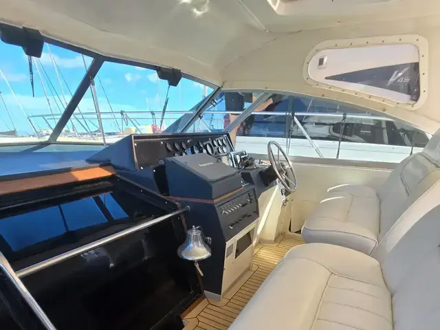 Sea Ray 460 Express Cruiser