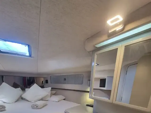 Sea Ray 460 Express Cruiser