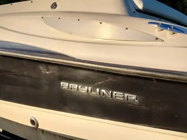 Bayliner 652 Cuddy Cabin