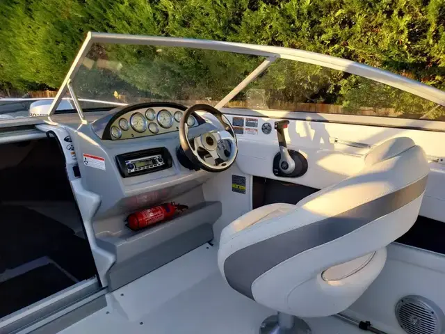 Bayliner 652 Cuddy Cabin